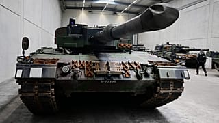 Leopard 2 tankı Unterluess, Almanya'daki bir üretim hattında. 12 Şubat 2024.