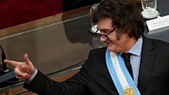 Ο πρόεδρος της Αργεντινής Χαβιέρ Μίλεϊ χαμογελά καθώς εκφωνεί την ετήσια ομιλία του για την κατάσταση του έθνους, 1 Μαρτίου 2025. 