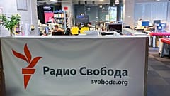 Újságírók dolgoznak a Szabad Európa Rádió moszkvai irodájában 2021. január 27-én – képünk illusztráció