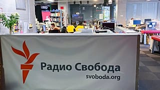 Újságírók dolgoznak a Szabad Európa Rádió moszkvai irodájában 2021. január 27-én – képünk illusztráció