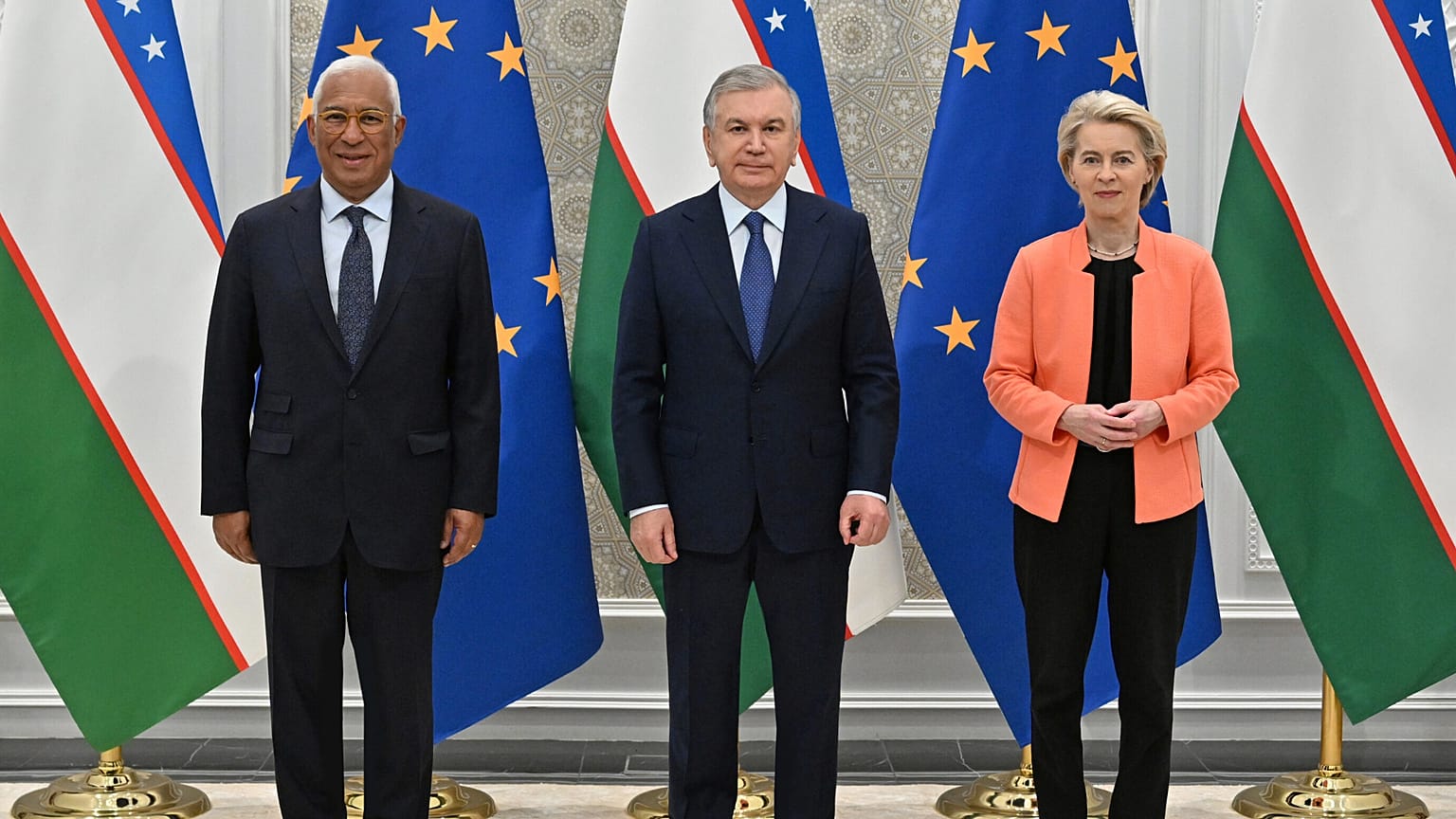 Uzbekistan's President Shavkat Mirziyoyev, centre, European Council President António Costa, left, and European Commission President Ursula von der Leyen in Samarkand. 