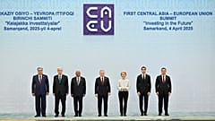 Die Staats- und Regierungschefs von fünf zentralasiatischen Ländern posieren für ein Foto vor dem ersten Gipfeltreffen mit den Staats- und Regierungschefs der EU in Samarkand, Usbekistan, am Freitag, 4. April 2025