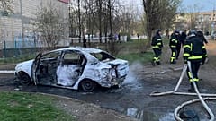 I soccorritori lavorano in un sito dopo che un razzo russo ha colpito un quartiere residenziale uccidendo civili, tra cui bambini, a Kryvyi Rih, Ucraina, 4 aprile 2025.