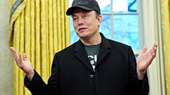 DATEI - Elon Musk spricht während einer Veranstaltung mit Präsident Donald Trump im Oval Office im Weißen Haus, 11. Februar 2025, in Washington. (AP Photo/Alex Brandon, Datei)