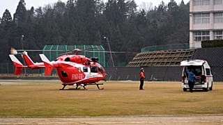 Un'ambulanza e un'eliambulanza in Giappone