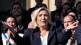 Marine Le Pen, ante sus simpatizantes el domingo en París.