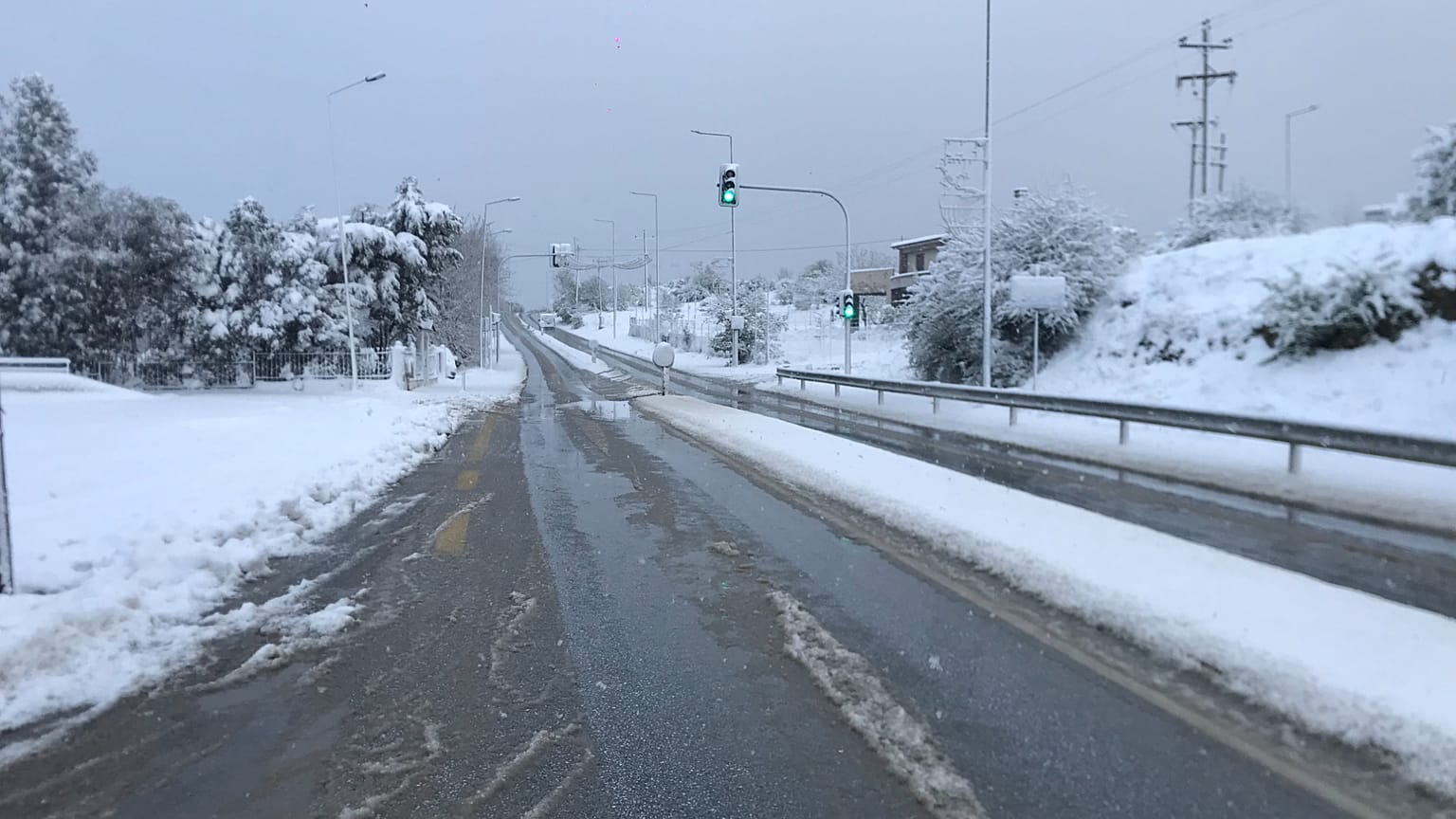 Χιονισμένοι δρόμοι στα ορεινά της Θεσσαλονίκης