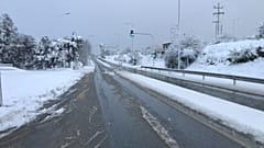 Χιονισμένοι δρόμοι στα ορεινά της Θεσσαλονίκης