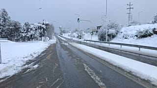 Χιονισμένοι δρόμοι στα ορεινά της Θεσσαλονίκης