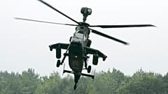 Symbolbild: Hubschrauber "Tiger" fliegt am 15. Juni 2009, bei einer Leistungsschau des Heeres auf dem Truppenuebungsplatz in Munster.