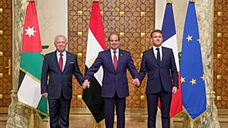 Prezydent Egiptu Abdel-Fattah el-Sissi, prezydent Francji Emmanuel Macron i król Jordanii Abdullah II w Kairze