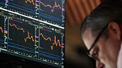 Des traders travaillent à la bourse de New York, lundi 7 avril 2025.