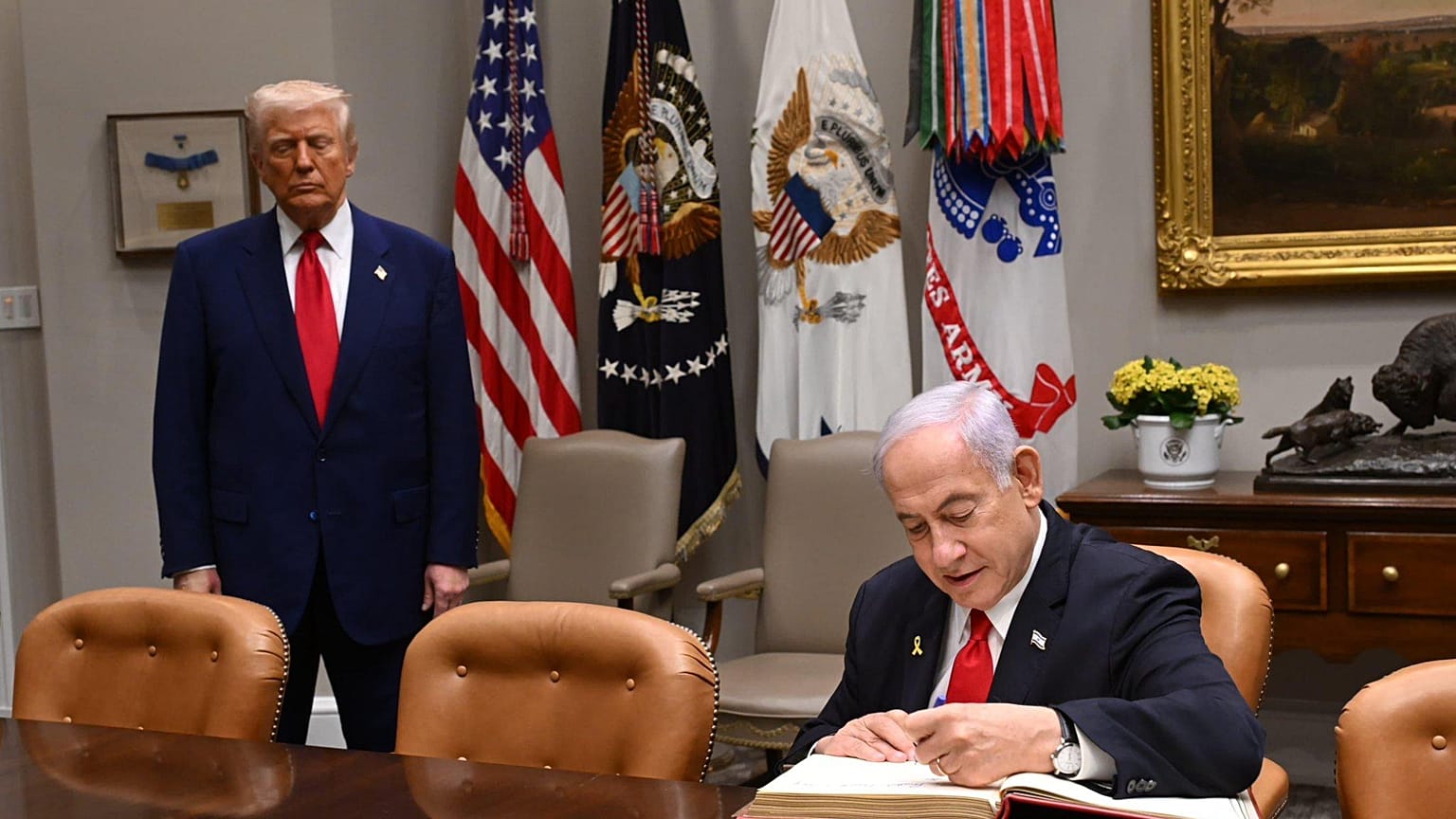 Binyamin Netanyahu, Beyaz Saray'da ABD Başkanı Donald Trump ile birlikte, 7 Nisan Pazartesi