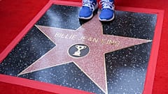 Billie Jean King lába a saját csillagán a hollywoodi Hírességek sétányán 2025.04.07-én.