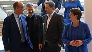 Friedrich Merz szociáldemokrata vezetőkkel a koalíciós egyeztetéseken 