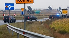 Una colonna con a bordo il Segretario di Stato americano Antony Blinken arriva all'aeroporto di Rzeszów-Jasionka a Jasionka, in Polonia, venerdì 9 settembre 2022.