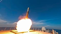 Une frégate de la marine russe lance un missile de croisière hypersonique Zircon lors d'exercices en mer Méditerranée, en décembre 2024.