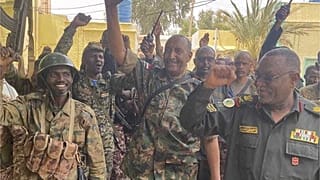 في هذه الصورة التي نشرها الجيش السوداني يوم الثلاثاء 30 مايو 2023 ، الجنرال عبد الفتاح برهان يزور القوات في الخرطوم ، السودان