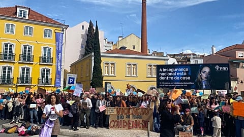 Hundreds of people demonstrated in Lisbon last Saturday after an underage girl was allegedly raped by three influencers