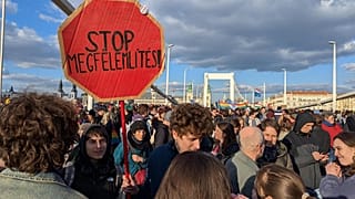 Protest auf der Elisabethbrücke am 8. April