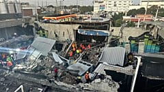 Ratownicy poszukują ocalałych w klubie nocnym Jet Set, dach zawalił się podczas koncertu w Santo Domingo na Dominikanie, na początku wtorku, 8 kwietnia 2025 r. (Nie