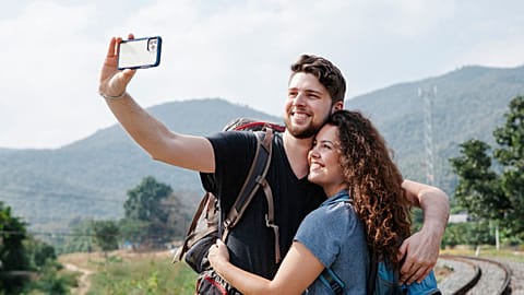 Dating as a digital nomad isn't always easy. 