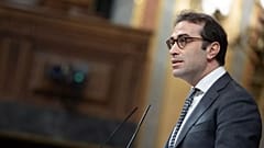 Carlos Cuerpo, ministro de Economía español, comparece en el Congreso de los Diputados para explicar el plan del Gobierno de España contra los aranceles de Donald Trump. 