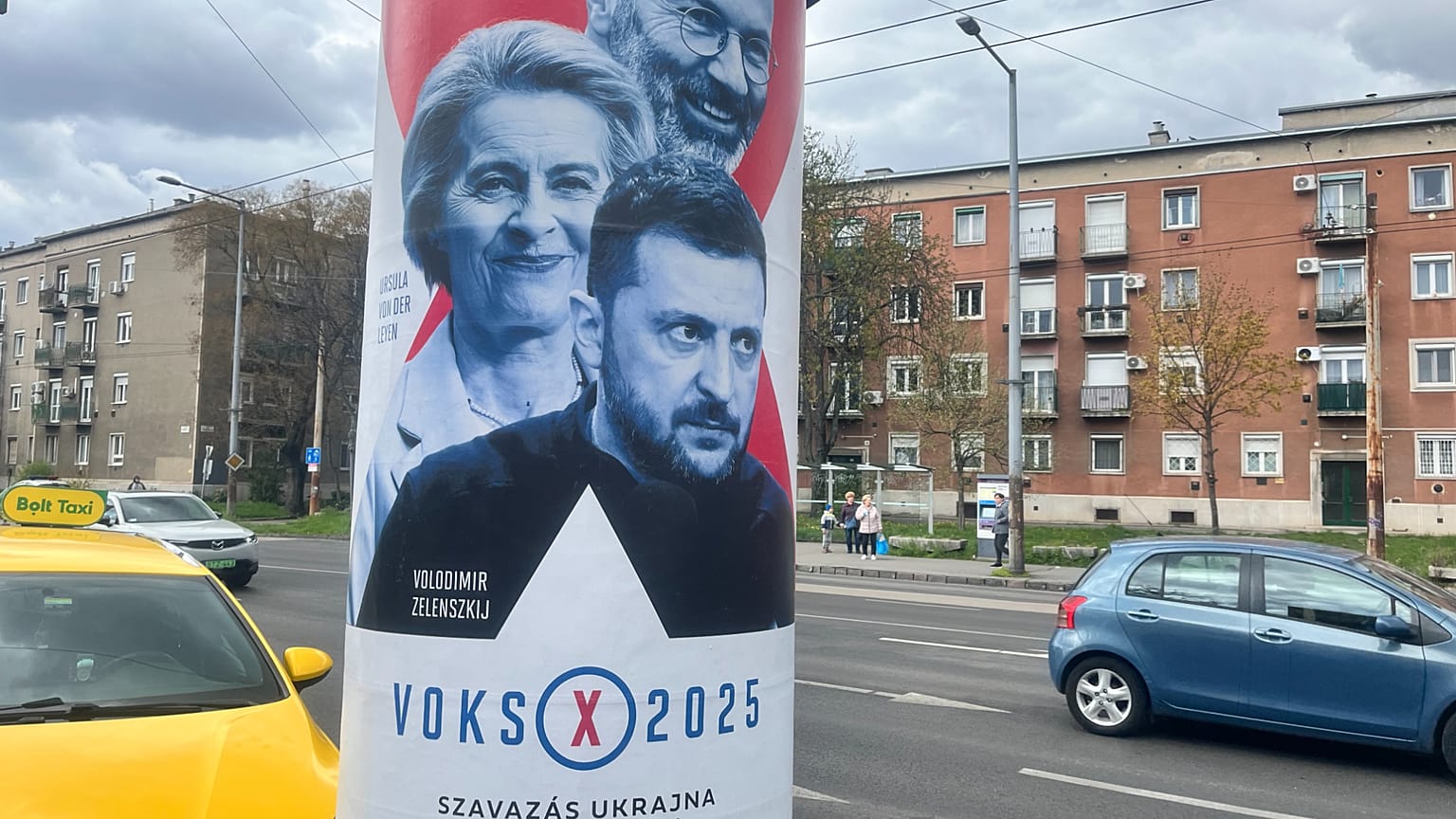 Cartazes do governo húngaro nas ruas de Budapeste