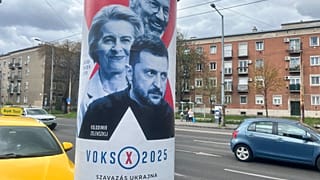 Πινακίδες της ουγγρικής κυβέρνησης στους δρόμους της Βουδαπέστης