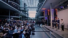 Die Hauptakteure der neuen deutschen Regierungskoalition sprechen zu den Medien auf einer Pressekonferenz in Berlin, 9. April 2025