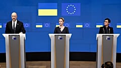 Από αριστερά προς τα δεξιά: Kaja Kallas και Marta Kos.