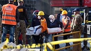 Sorban kerülnek elő a halottak a romok közül