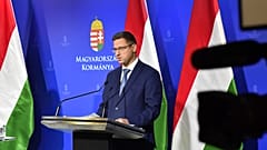 غريغلي غوياش، مدير مكتب رئيس الوزراء فيكتور أوربان يتحدث خلال الإحاطة الحكومية الأسبوعية في مكتب رئيس الوزراء في بودابست، المجر، في 23 يناير 2025
