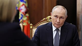 Vladimir Putin Ukrayna'ya karşı saldırganlık suçu işlemekle itham edilmiştir.