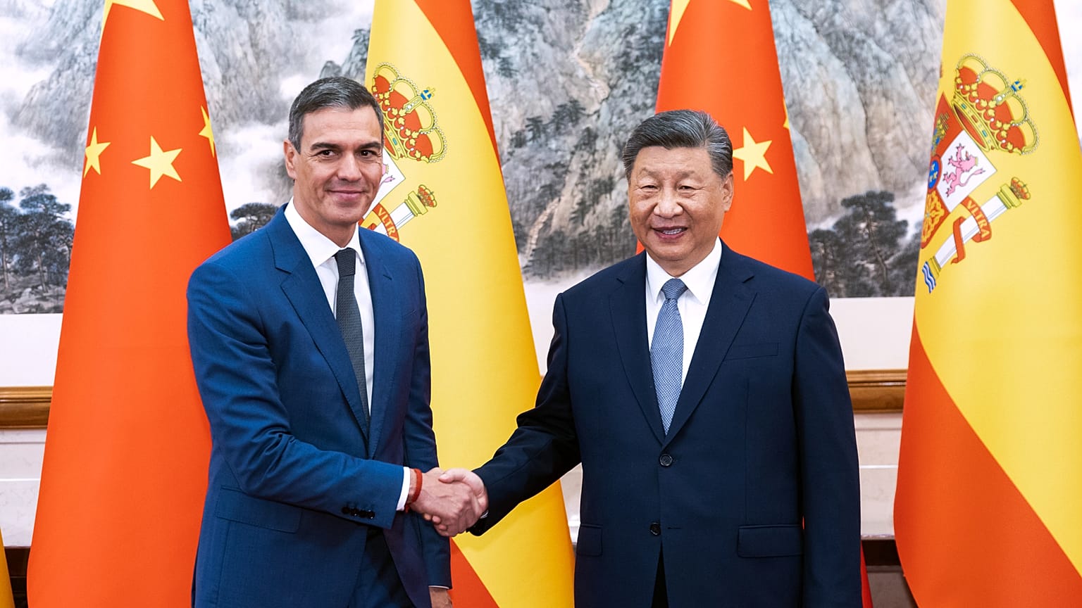O primeiro-ministro espanhol Pedro Sanchez reúne-se com o presidente chinês Xi Jinping na Casa de Hóspedes do Estado de Diaoyutai, em Pequim, a 9 de setembro de 2024