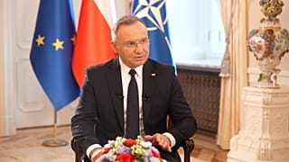 A NATO tem de mostrar força, mas só os EUA podem travar Putin, diz Duda