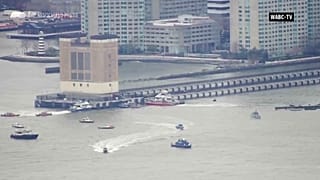 Helicóptero cai no rio Hudson