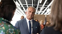 El Secretario de Sanidad estadounidense, Robert Kennedy Jr, ha expresado su opinión de que las vacunas causan autismo.