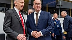 İngiltere Savunma Bakanı John Healey, Almanya Savunma Bakanı Boris Pistorius ile, 11 Nisan 2025.