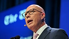 Avustralya muhalefet lideri Peter Dutton 11 Nisan 2025 Cuma günü Perth'te düzenlenen Batı Avustralya Liderlik Meseleleri kahvaltısında konuşuyor.