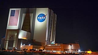 Edifício de montagem de veículos da NASA em Cabo Canaveral, Florida.