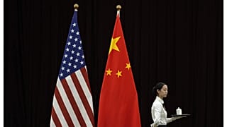 الصورة تعود إلى 6 أبريل 2024 خلال اجتماع ثنائي عالي المستوى بين مسؤولين أميركيين وصينيين في الصين.