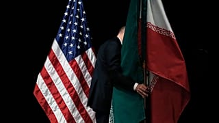 عکس آرشیوی از پرچمهای ایران و آمریکا
