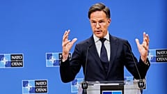 NATO-Generalsekretär Mark Rutte spricht auf einer Medienkonferenz nach einem Treffen der NATO-Außenminister im NATO-Hauptquartier in Brüssel, Freitag, 4. April 2025. 