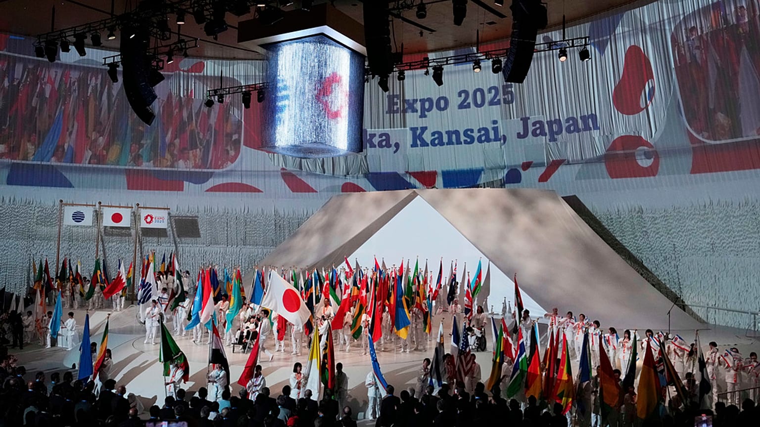  12 Nisan 2025 Cumartesi günü Japonya'nın merkezi Osaka'da Expo 2025'in açılış töreni.
