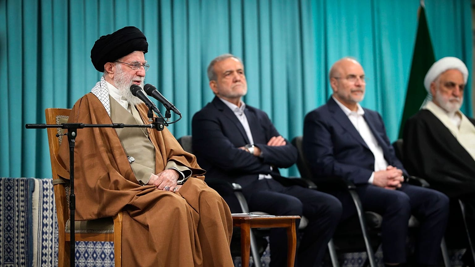 عکس آرشیوی از دیدار علی خامنه‌ای با سران سه قوه