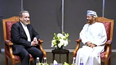 وزير الخارجية الإيراني عباس عراقجي يلتقي نظيره العُماني بدر البوسعيدي قبيل انطلاق المفاوضات مع المبعوث الأمريكي للشرق الأوسط ستيف ويتكوف في مسقط، سلطنة عُمان، اليوم السبت.
