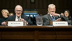 Brzezinski (derecha) y Kissinger (izquierda)