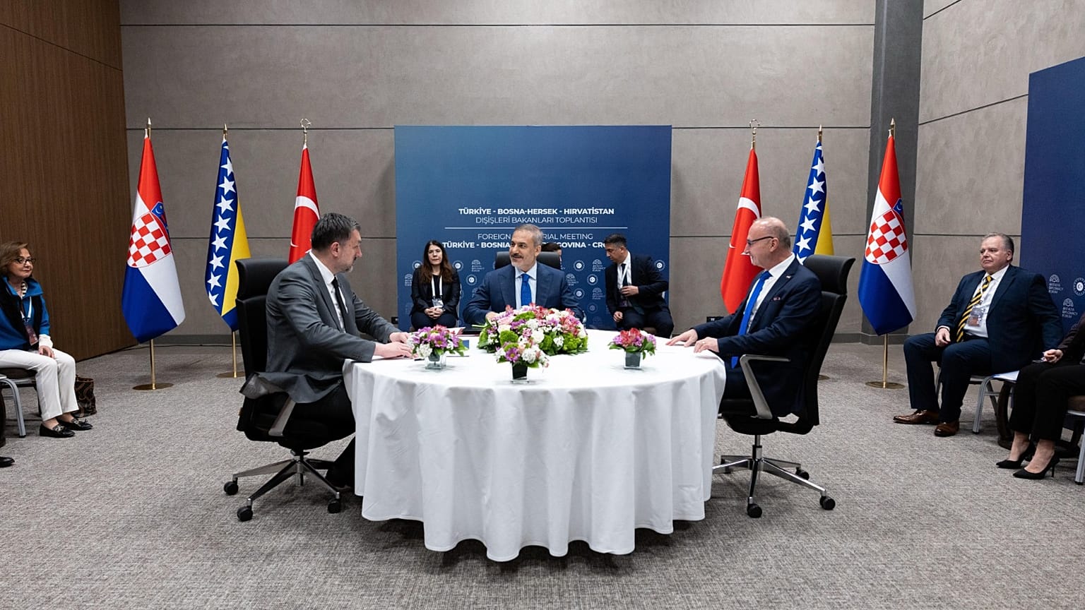 Antalya Diplomasi Forumu'na 6.000'den fazla kişi katıldı.