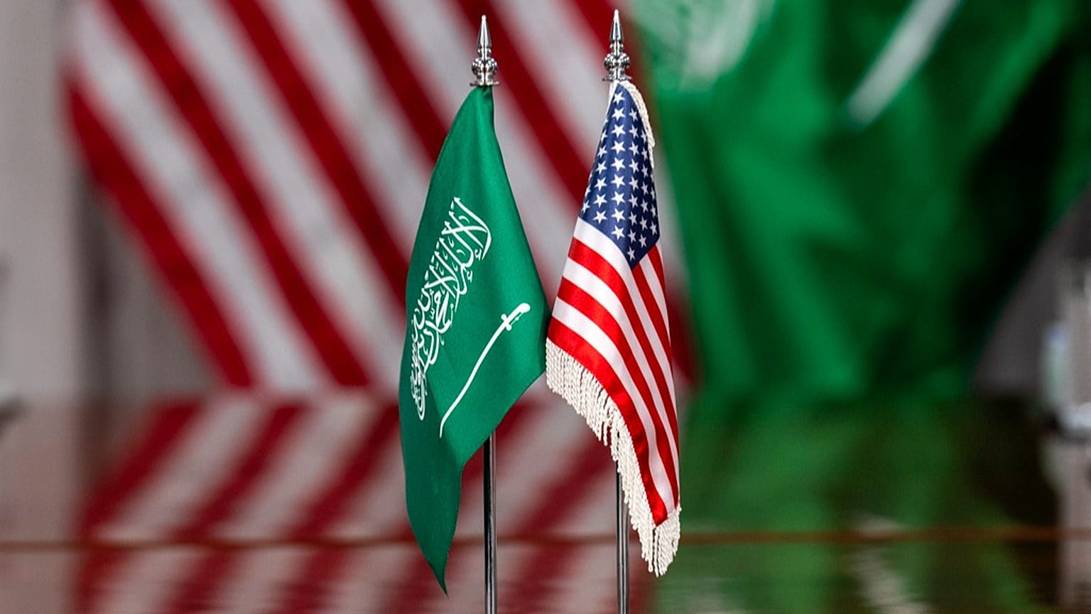  أعلام الولايات المتحدة والسعودية